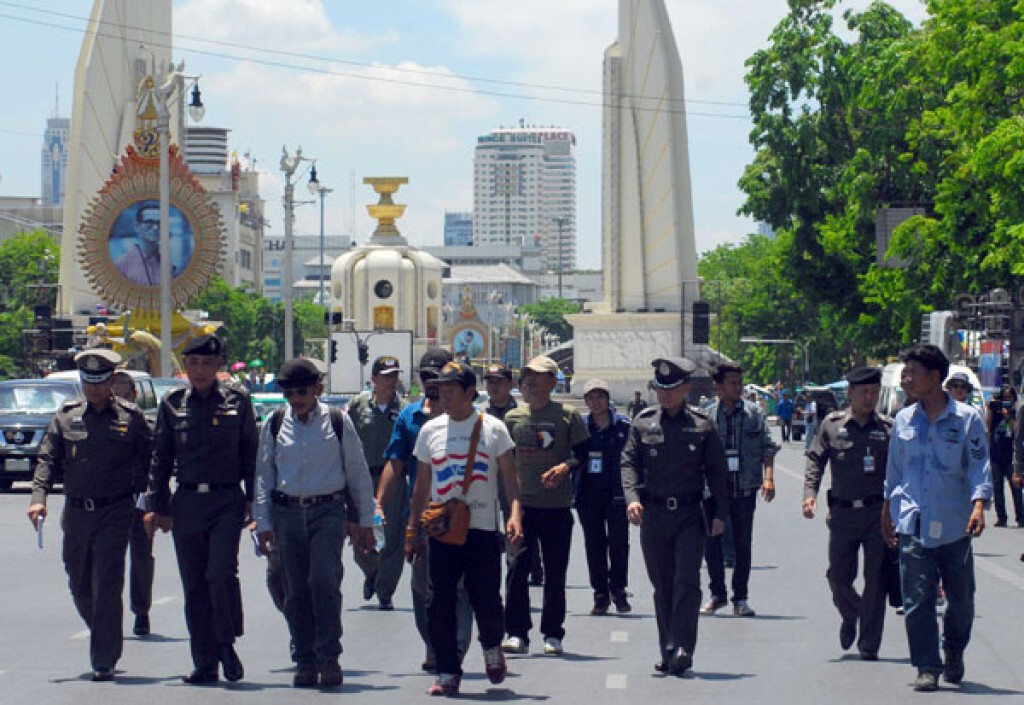 ตร.สั่งเข้มจุดสูงข่ม เพิ่มด่านรอบม็อบ ตร.สั่งเข้มจุดสูงข่ม เพิ่มด่านรอบม็อบ