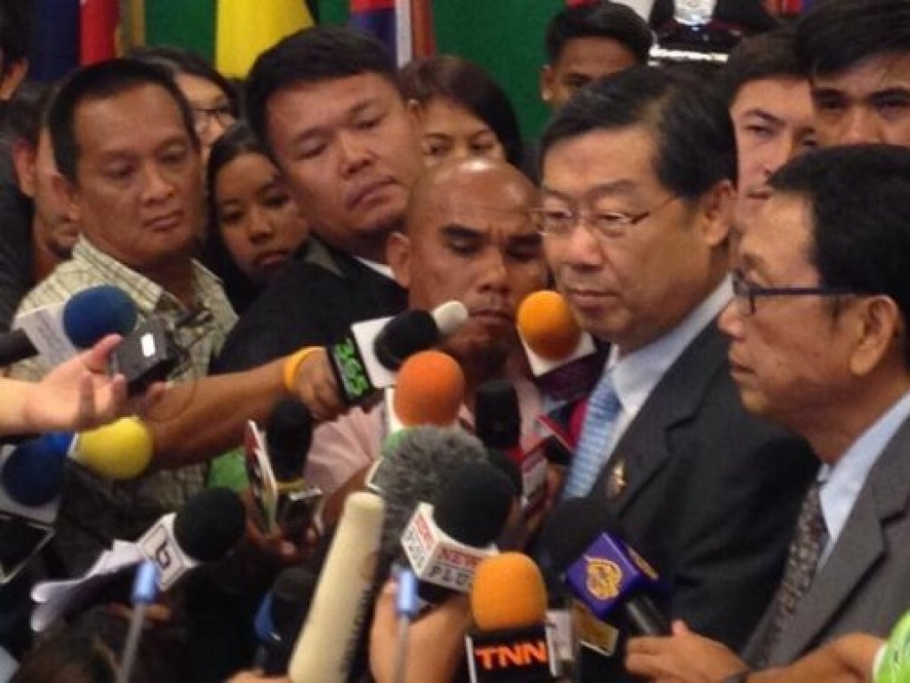 สุรชัย ยืนยัน พรุ่งนี้เจอ นิวัฒน์ธำรงค์ ก่อนประชุม สว. สุรชัย ยืนยัน พรุ่งนี้เจอ นิวัฒน์ธำรงค์ ก่อนประชุม สว.