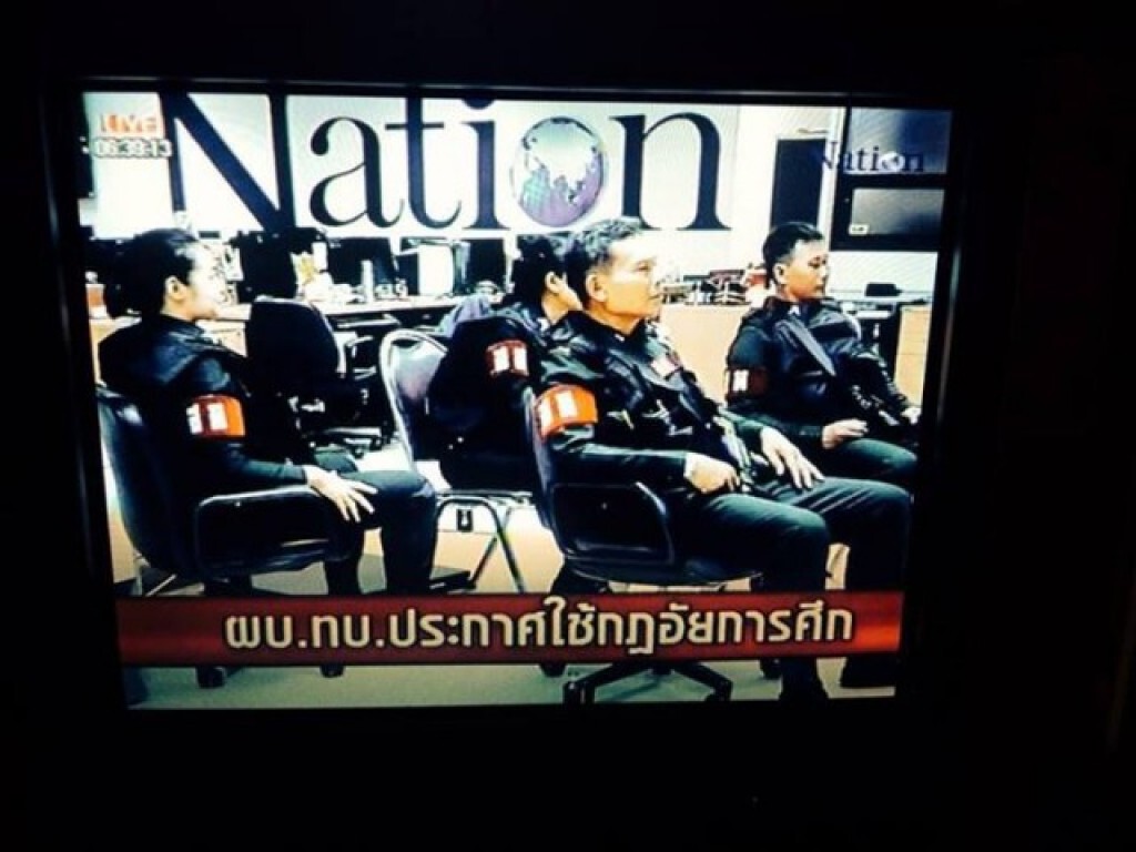 ทหารเข้าดูแลความเรียบร้อยที่ตึกเนชั่น บางนา