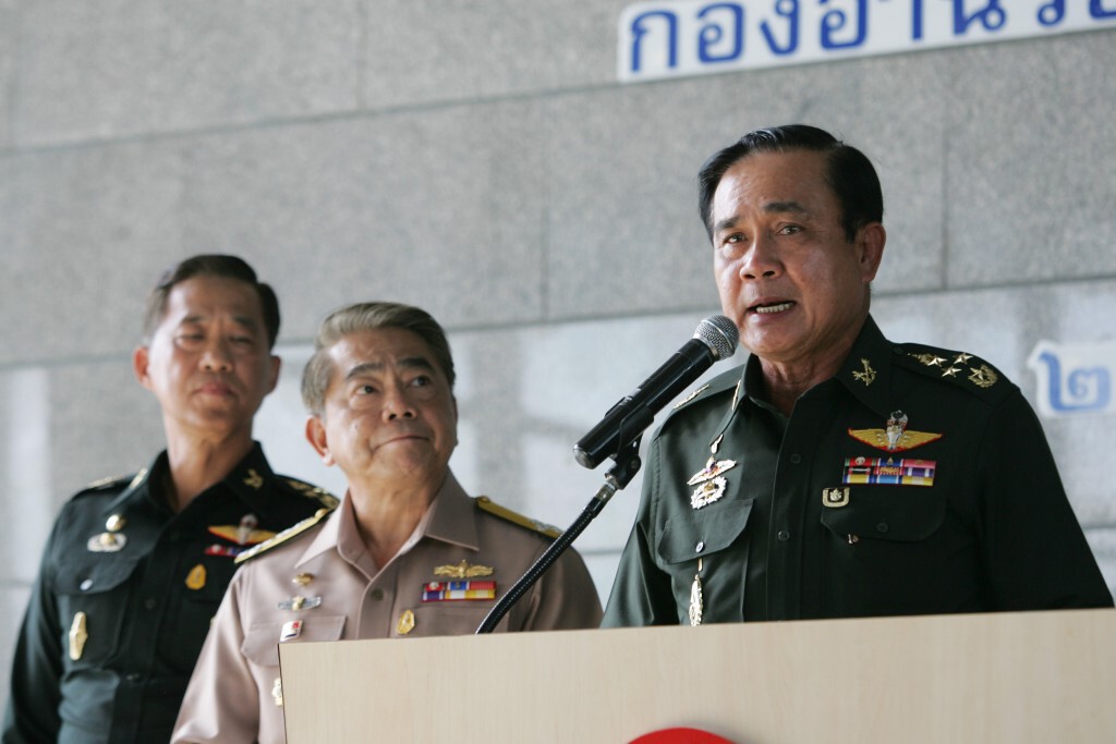 "พล.อ.ประยุทธ์" ยัน กฎอัยการศึก ยุติความรุนแรง "พล.อ.ประยุทธ์" ยัน กฎอัยการศึก ยุติความรุนแรง