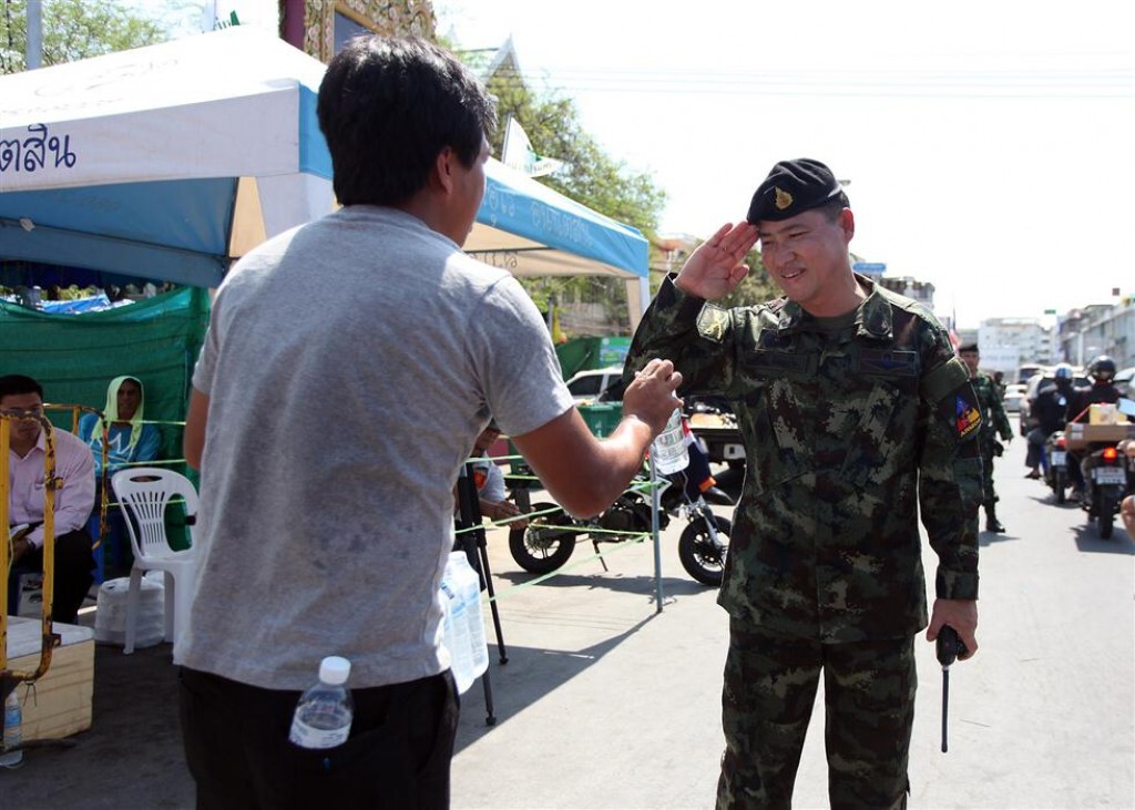 "กปปส." ยอมเปิดการจราจรแล้ว