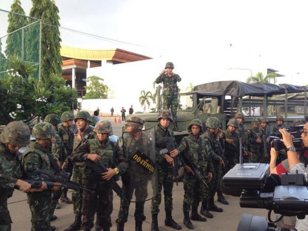 ทหารบุกชาร์จผู้ร่วมประชุม 7 ฝ่ายในสโมสรทบ.