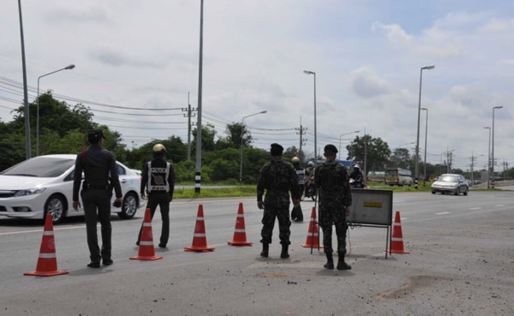 ทหารสนธิกำลัง ตร.ตั้งด่านสกัด ป่วนกรุง