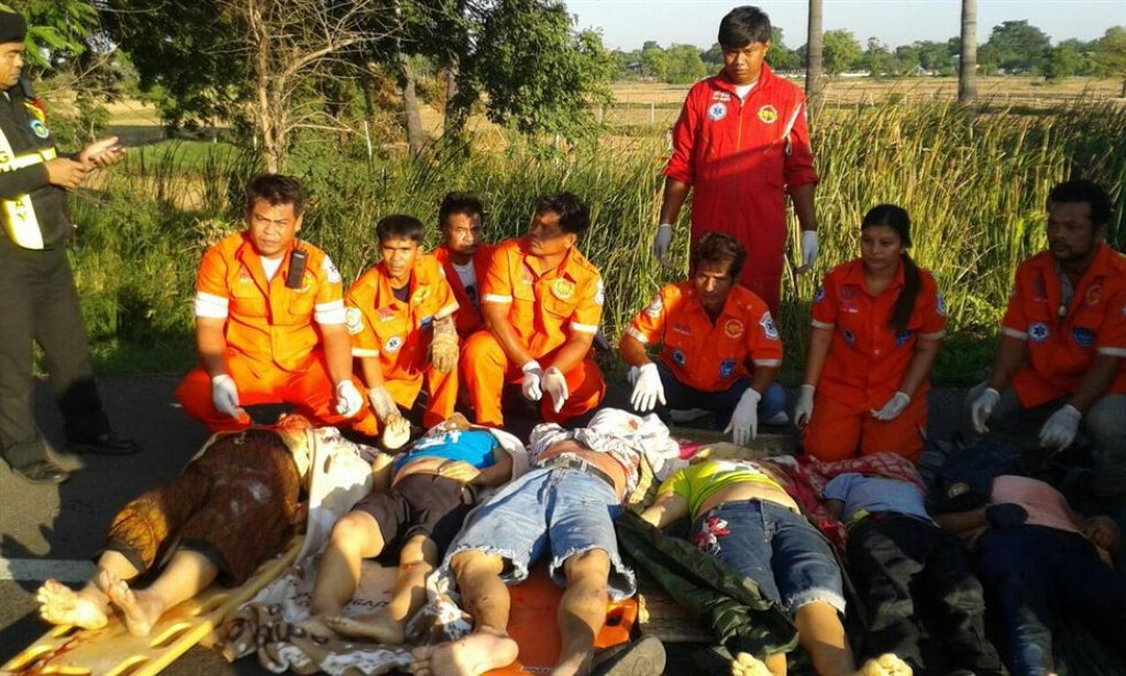 "หลับใน" ชนต้นไม้ ดับ 5 ราย