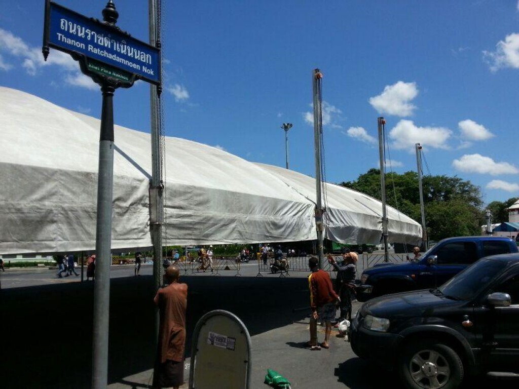 กองทัพธรรมเข้ารื้อเต็นท์เชิงสะพานผ่านฟ้าฯ