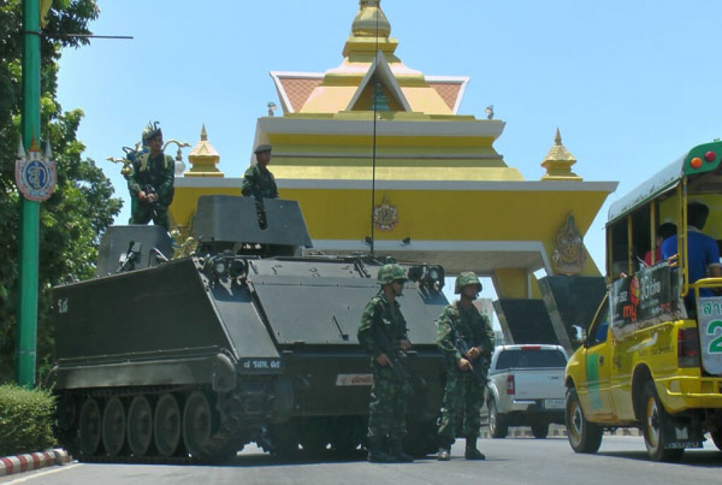 ขนรถถังประจำจุดเสี่ยง เซ็นทรัล-ค่าย ร.8