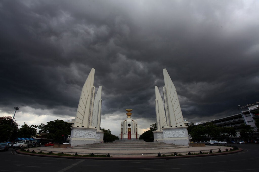 เก็บตก!  "ภาพอนุสาวรีย์ประชาธิปไตย" ในวันยึดอำนาจ