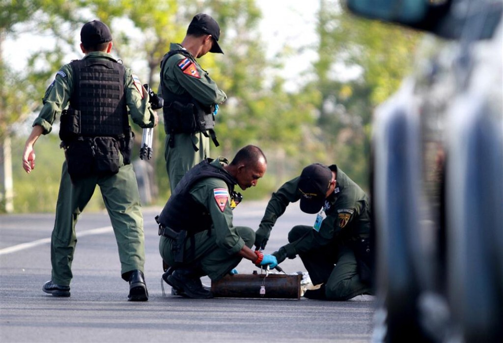 "EOD" เข้าเก็บกู้ระเบิด พิ่มเติม "EOD" เข้าเก็บกู้ระเบิด พิ่มเติม