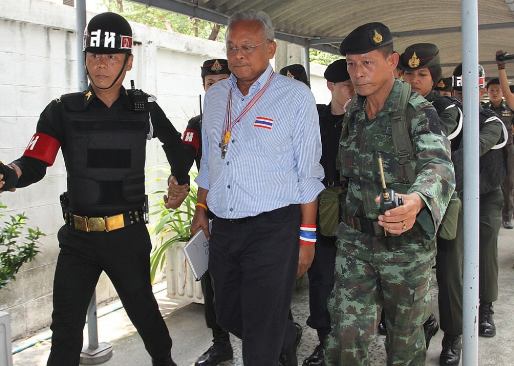 "เลขาฯ กปปส."พร้อมแกนนำอีก 13 คน รับทราบข้อกล่าวหา "คดีกบฎ"