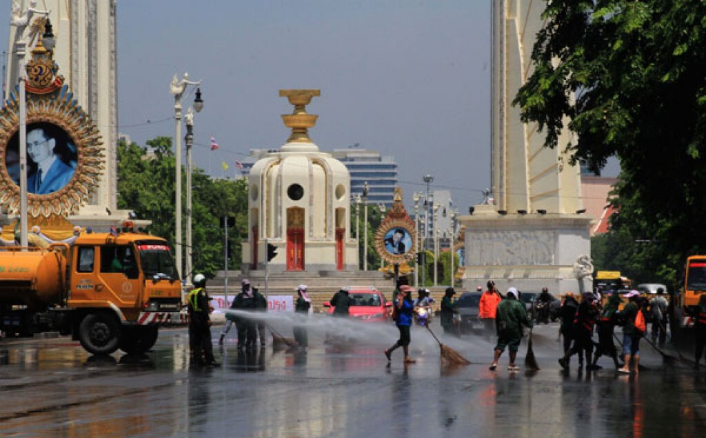 กทม.เร่งฟื้นถนนราชดำเนิน ให้เสร็จก่อน 12 สิงหา กทม.เร่งฟื้นถนนราชดำเนิน ให้เสร็จก่อน 12 สิงหา
