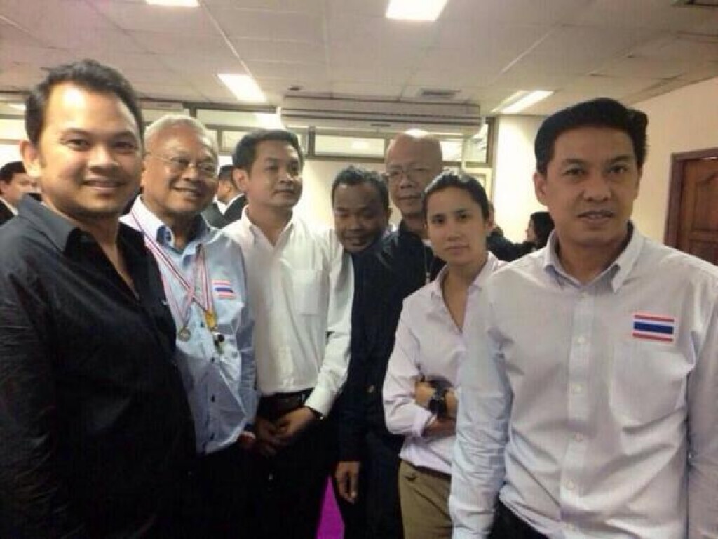 ทหารคุมเเกนนำ กปปส.รายงานตัว ข้อหากบฏ ทหารคุมเเกนนำ กปปส.รายงานตัว ข้อหากบฏ