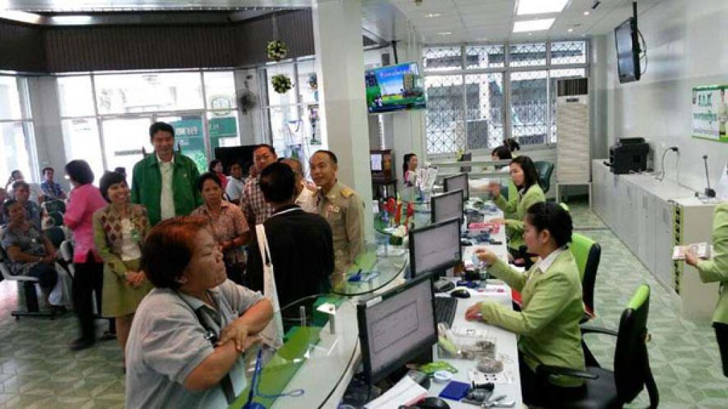 ธกส.กรุงเก่า เร่งจ่ายเงินจำนำข้าวให้ชาวนา ธกส.กรุงเก่า เร่งจ่ายเงินจำนำข้าวให้ชาวนา