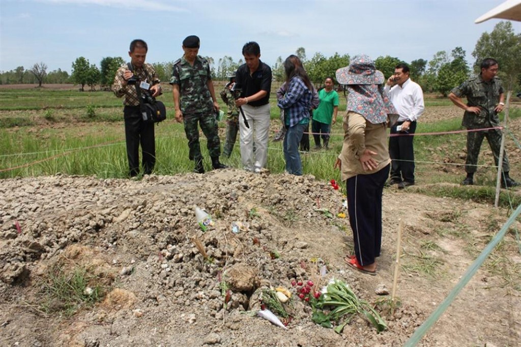 พบเนินดินประหลาด!!!  มีน้ำโคลนเหลวผุดตลอดเวลา