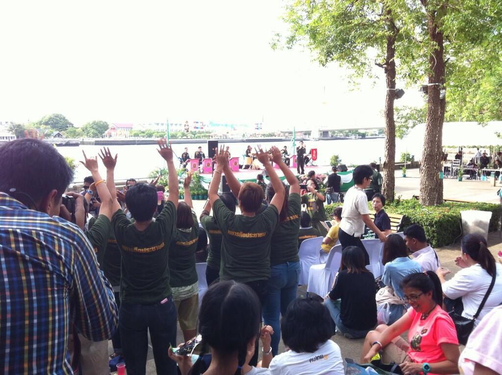 คสช. พล1รอ. กทม.ร่วมจัดงาน "คืนความสุขสู่ประชาชน"