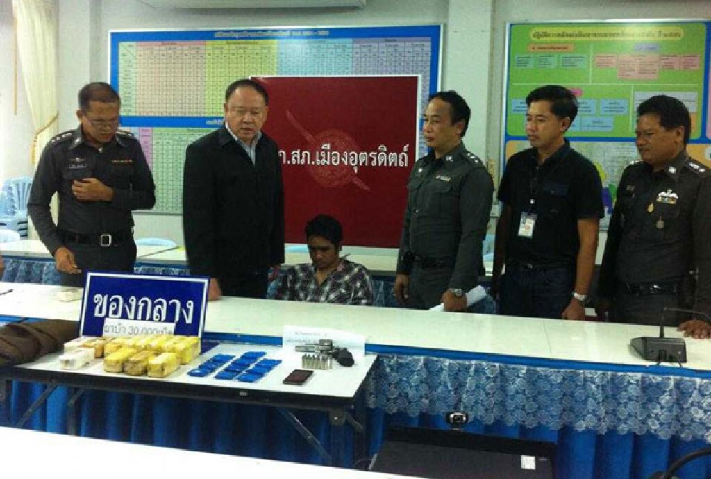 รวบอดีตนักโทษยาเสพติด ยึดยาบ้า 3 หมื่นเม็ด รวบอดีตนักโทษยาเสพติด ยึดยาบ้า 3 หมื่นเม็ด