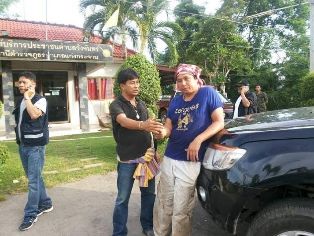 ตร.รวบ"ทอม ดันดี"หลังขัดคำสั่งไม่รายงานตัวคสช. ตร.รวบ"ทอม ดันดี"หลังขัดคำสั่งไม่รายงานตัวคสช.