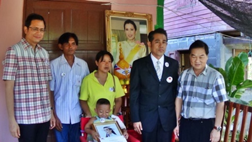 มูลนิธิมิราเคิลออฟไลฟ์ รับตัว "น้องฟิล์ม" เด็กกระดูกพรุนไปรักษาแล้ว มูลนิธิมิราเคิลออฟไลฟ์ รับตัว "น้องฟิล์ม" เด็กกระดูกพรุนไปรักษาแล้ว