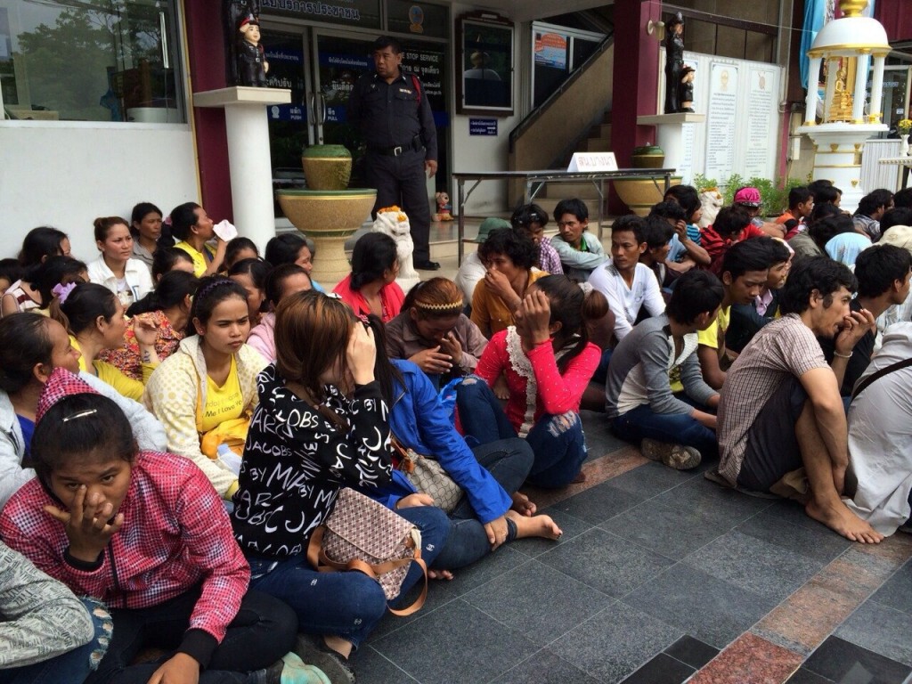 "คสช." นำร่องโซนนิ่งบ้านเอื้ออาทรต่างด้าว ที่สมุทรสาคร "คสช." นำร่องโซนนิ่งบ้านเอื้ออาทรต่างด้าว ที่สมุทรสาคร