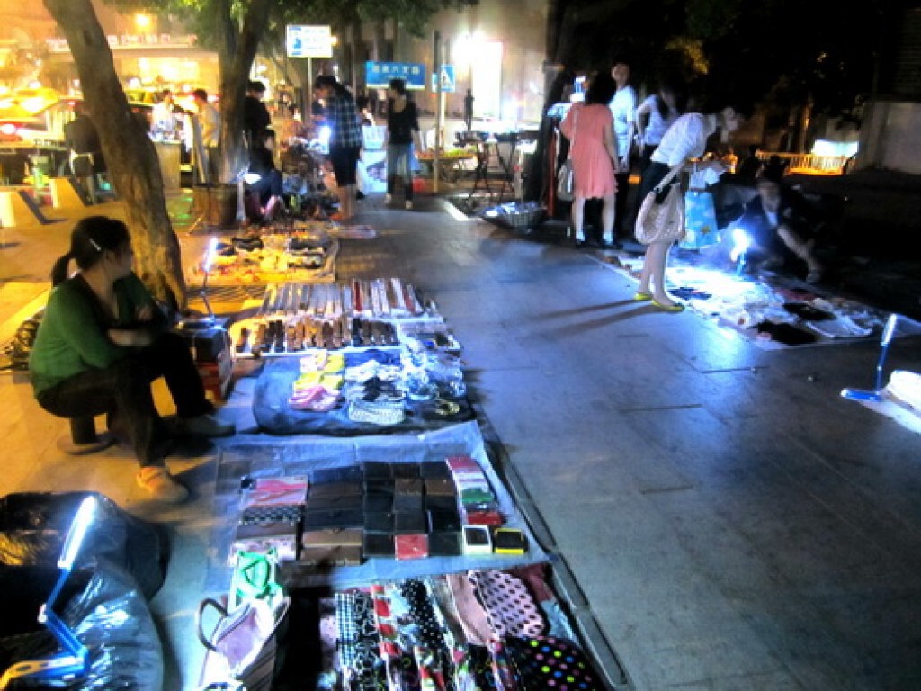 "บิ๊กจราจร" ขู่ฟ้อง "นครบาล-กทม." ละเลยไม่แก้ปัญหาทางเท้าหาบเร่แผงลอย