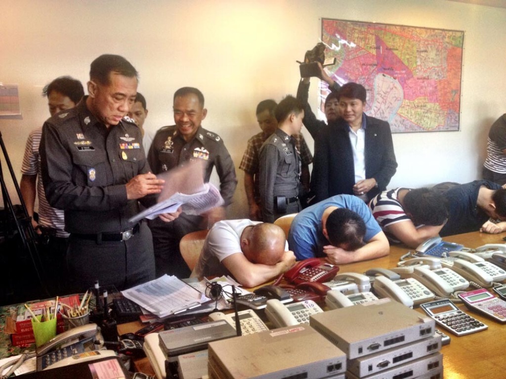 รวบ! "แก๊งคอลเซ็นเตอร์" ชาวจีน 13 คน รวบ! "แก๊งคอลเซ็นเตอร์" ชาวจีน 13 คน