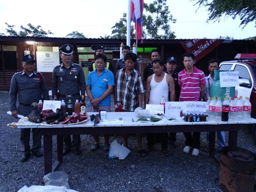 บุกจับ! "ผู้ต้องหา 3 ราย" ขณะกำลังผลิตยาเสพติด!