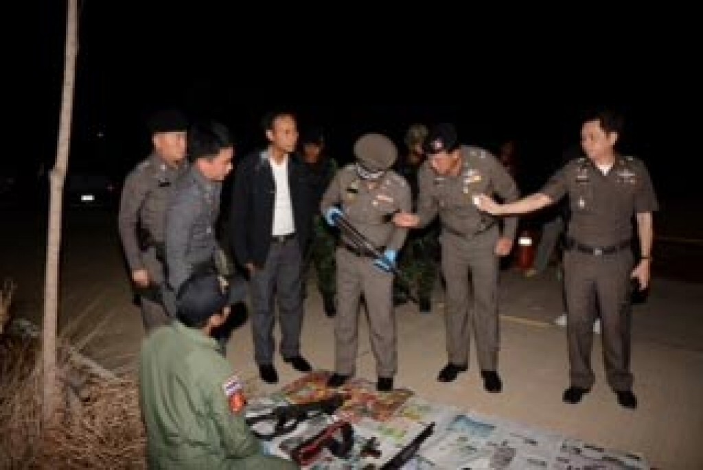 พบ "อาวุธสงคราม" ทิ้งข้างทางแถวบางกรวย!