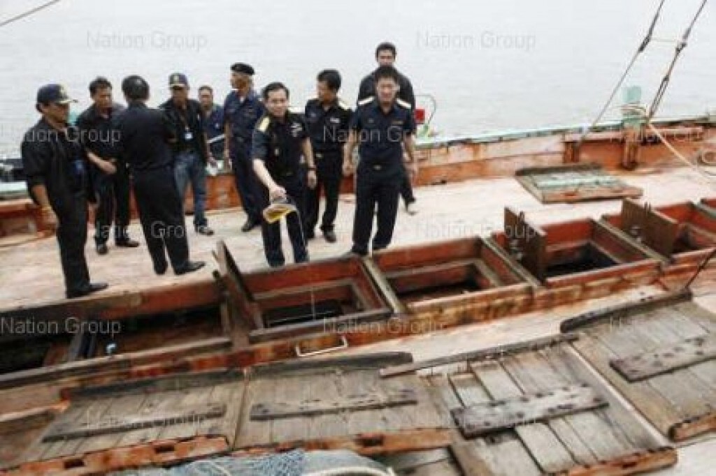 ทหารบุกอายัดเรือดัดแปลง 5 ลำ ทำน้ำมันเถื่อน