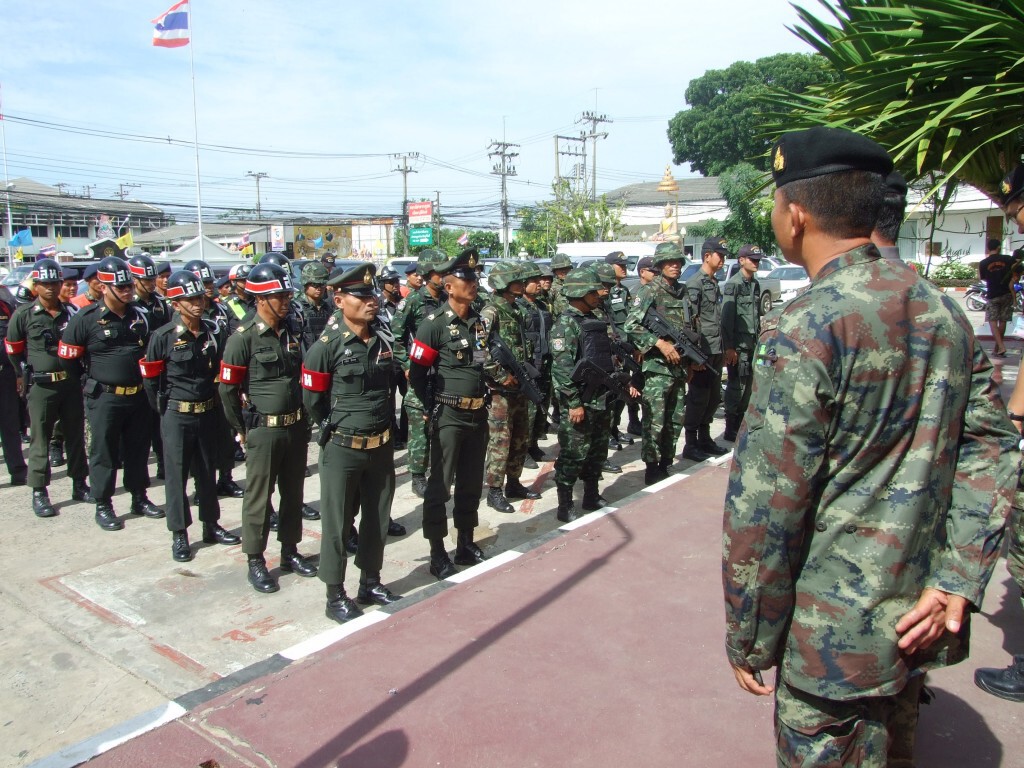 ทหารสนธิกำลัง ตร. อส.คุมเข้ม 6 จุดสำคัญ หลังมีข่าวเคลื่อนไหวต้าน "คสช."