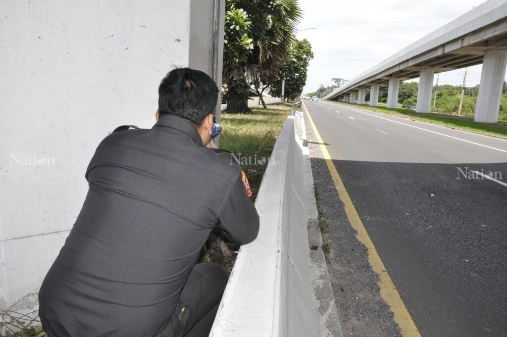 "ขนส่งโคราช" สุ่มตรวจรถตู้วิ่งเร็ว วิ่งเลนขวา ตามนโยบาย "คสช."