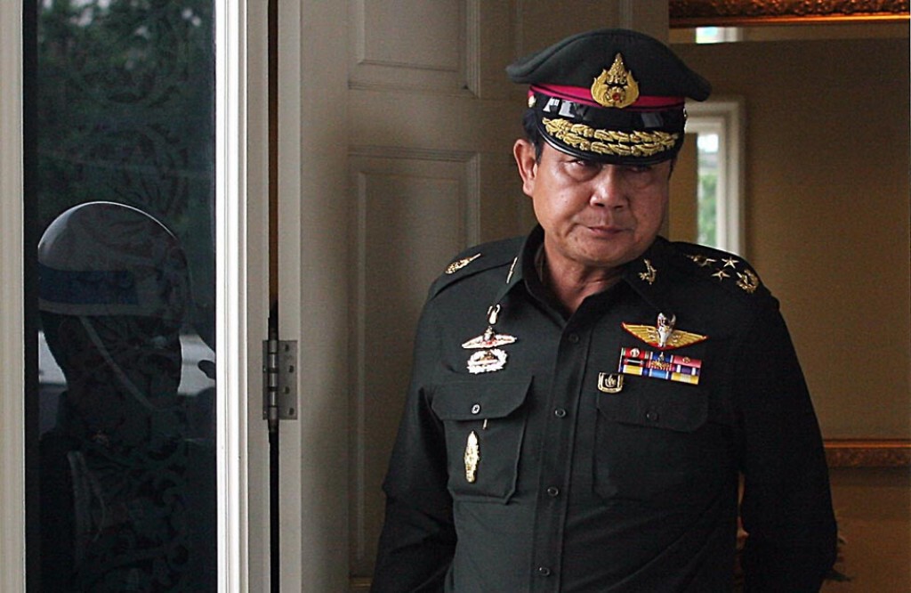 "มาสเตอร์โพลล" ชี้กว่า 32 % เชียร์ลุงตู่นั่งเก้าอี้นายกฯ เอง!