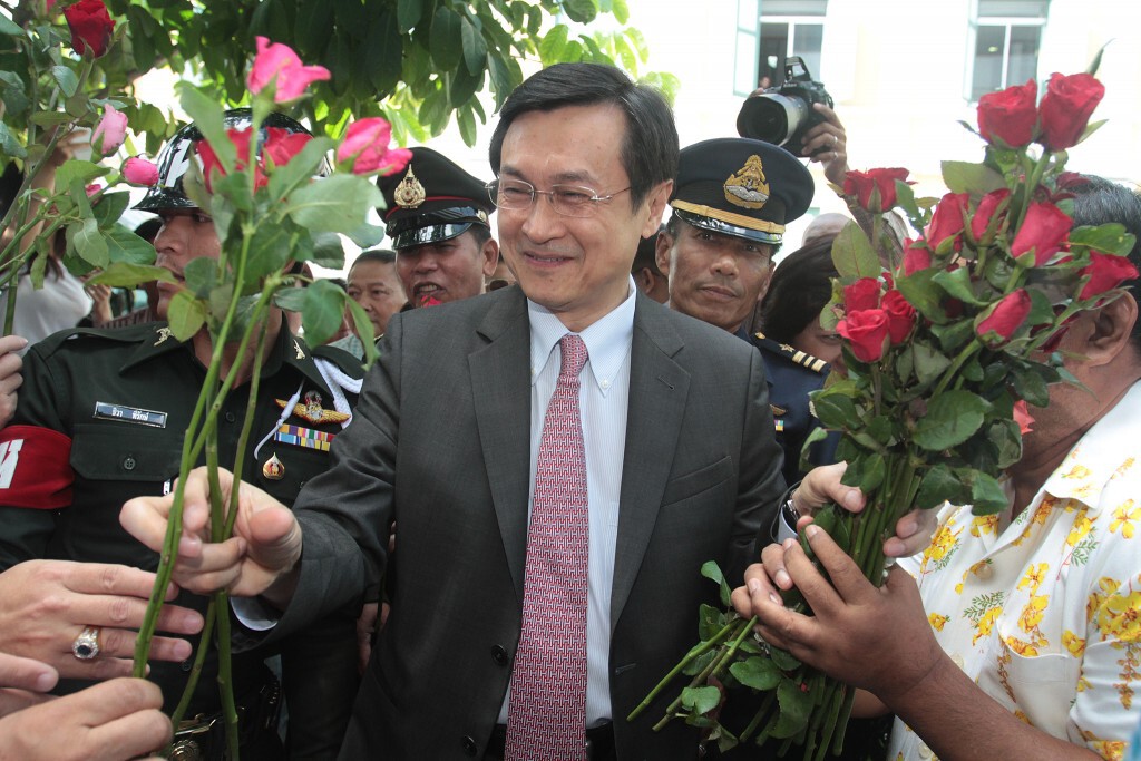 ฝากขัง "จาตุรนต์ ฉายแสง" 12 วัน ฝากขัง "จาตุรนต์ ฉายแสง" 12 วัน
