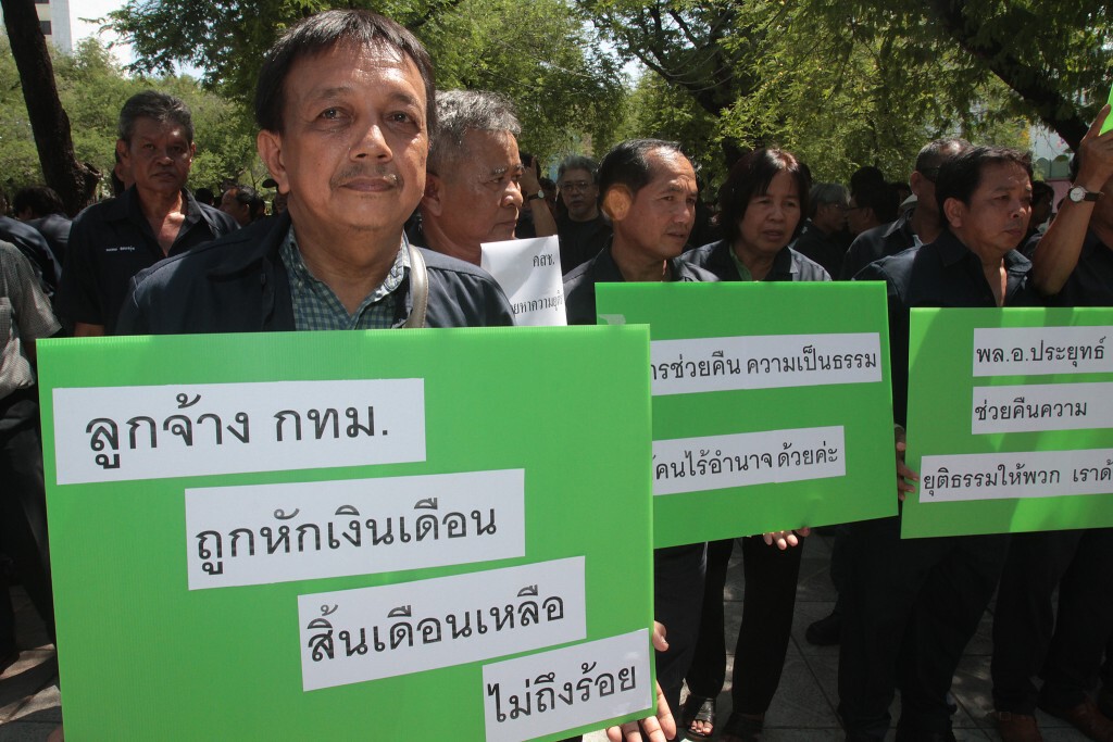 สารพัดม็อบร้อง "คสช." นักบิน-ลูกจ้างกทม. สารพัดม็อบร้อง "คสช." นักบิน-ลูกจ้างกทม.