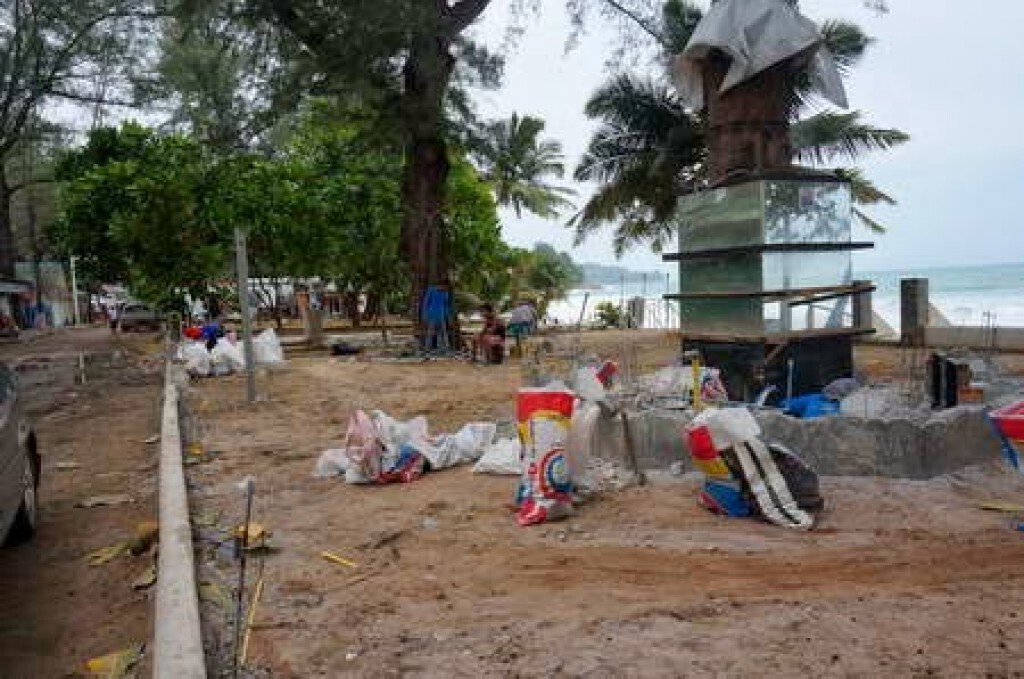 ชาวบ้านให้เวลาจนท. 7 วัน รื้อถอนสิ่งปลูกสร้างหาดสุรินทร์