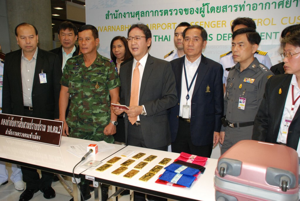 "ศุลกากร" รวบหนุ่มชาว เกาหลี ขนออกทองคำแท่ง น้ำหนัก 12 ก.กมูลค่า 16 ล.
