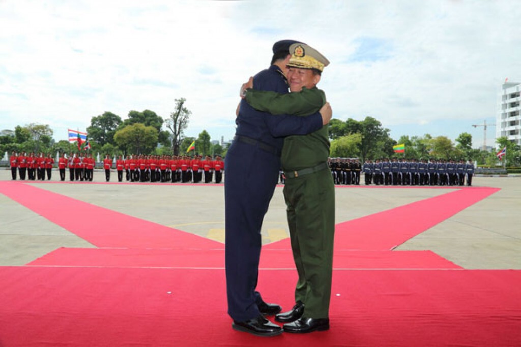 ผู้นำทหารพม่าเยี่ยมคำนับ ผบ.ทหารสูงสุดไทย