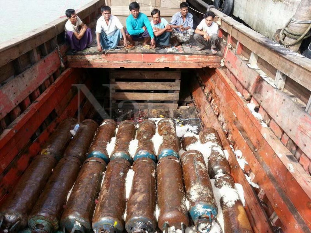 ตร.น้ำระนองรวบลูกเรือชาวพม่าลักลอบนำแก็สหุงต้มส่งขาย "มะริด"
