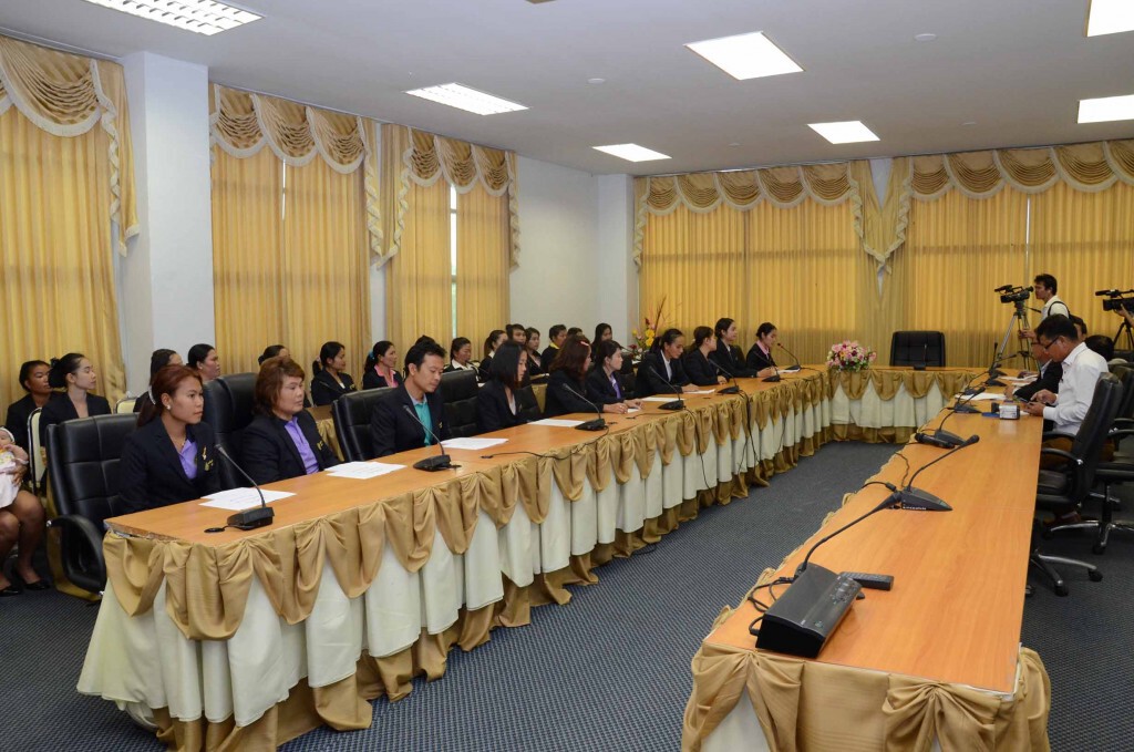 นศ.แถลงไม่เกี่ยวคลิป กรณีคลิปสแตมป์แลกเกรด นศ.แถลงไม่เกี่ยวคลิป กรณีคลิปสแตมป์แลกเกรด
