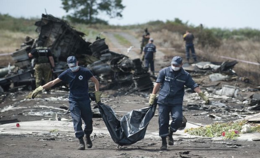 พบศพเหยื่อ MH17 ครบแล้ว 298 ศพ พบศพเหยื่อ MH17 ครบแล้ว 298 ศพ