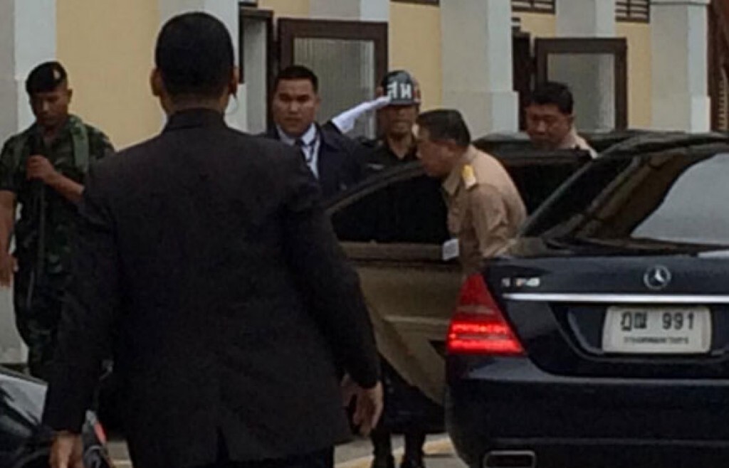 ผบ.เหล่าทัพร่วมประชุมสภากลาโหม ผบ.เหล่าทัพร่วมประชุมสภากลาโหม