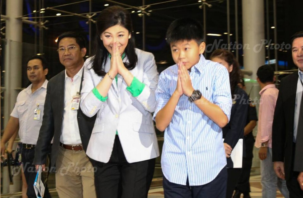 "คณะยิ่งลักษณ์" เหินฟ้ามุ่งหน้าสู่เมืองน้ำหอม เที่ยงคืนวานนี้