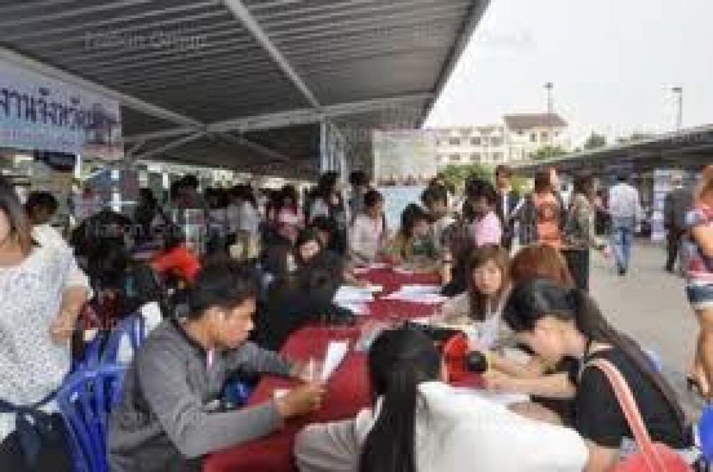 กกจ.ชะลอส่งแรงงานไทยไป พื้นที่เสี่ยง 74 คน กกจ.ชะลอส่งแรงงานไทยไป พื้นที่เสี่ยง 74 คน