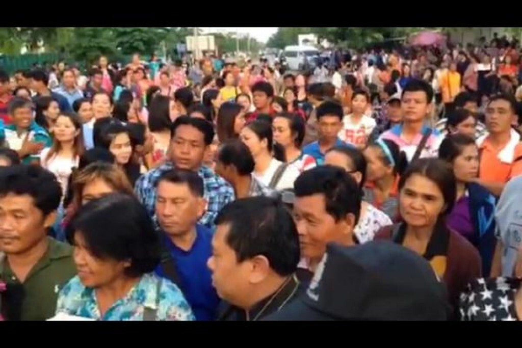 ผู้ค้าสลากปิดถนนร้องขอความเป็นธรรม"จัดสรรโควต้า"