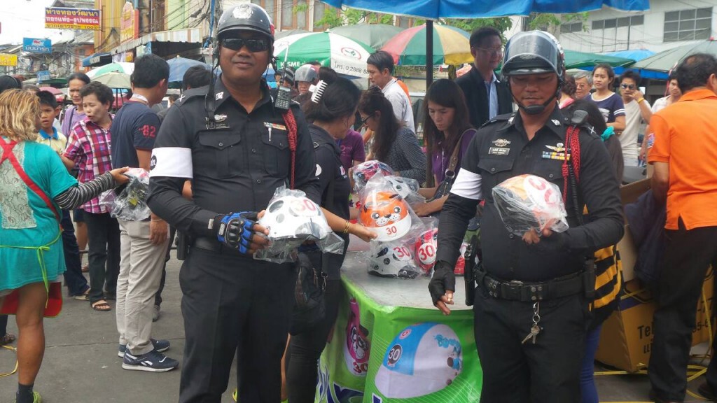 มหาชัย แห่ซื้อหมวก "30 บาท-รักษาทุกหัว"