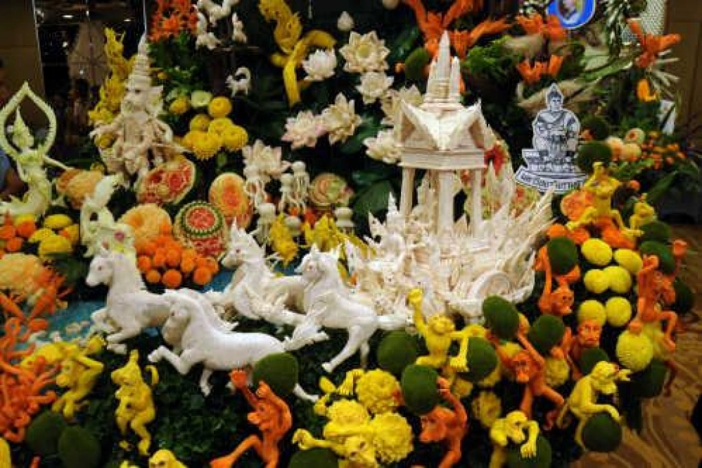 ประกวด! แกะสลักผัก-ผลไม้