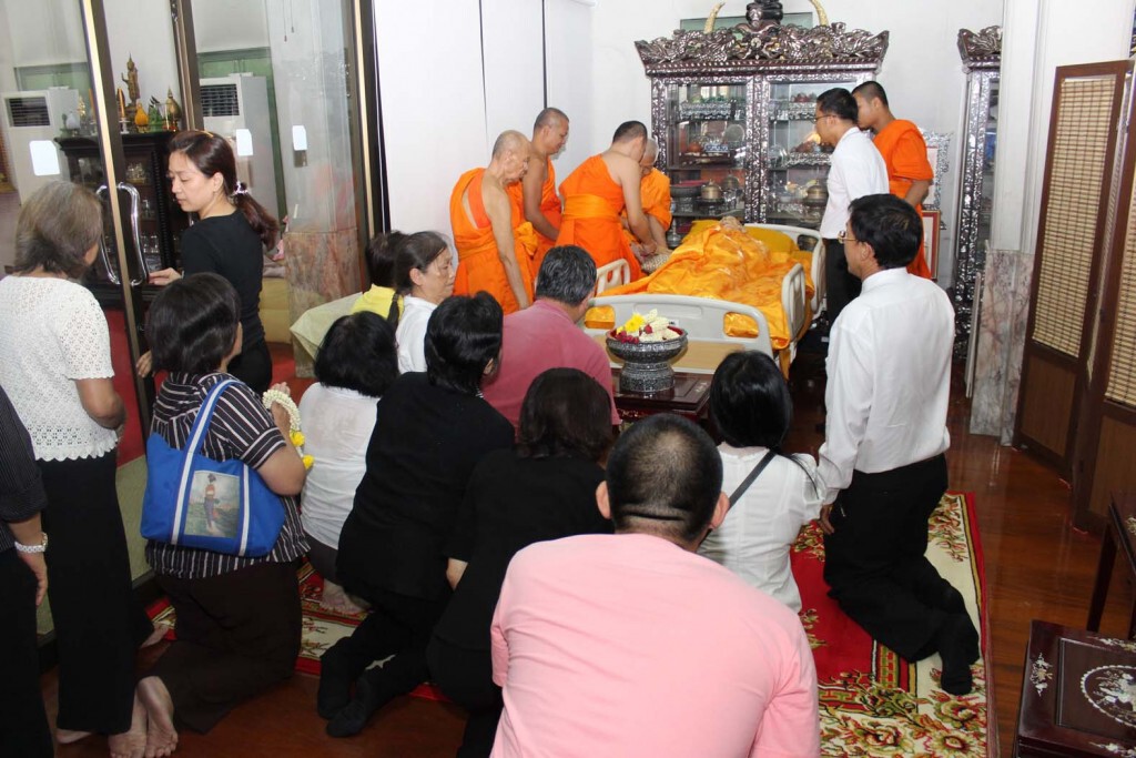 พุทธศาสนิกชนเศร้า "พระธรรมปัญญาบดี" เจ้าอาวาสวัดโพธิ์ มรณภาพ