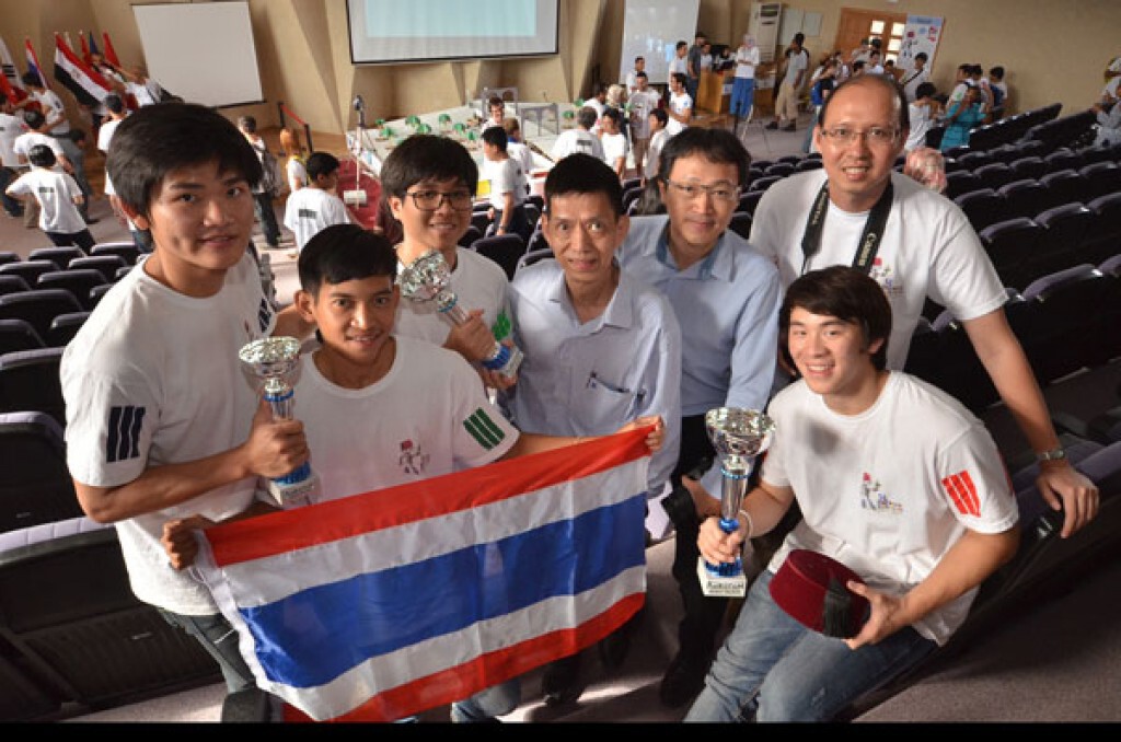 เด็กไทยเจ๋ง คว้าแชมป์สร้างหุ่นยนต์โลก เด็กไทยเจ๋ง คว้าแชมป์สร้างหุ่นยนต์โลก