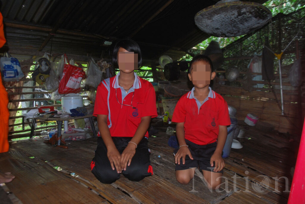 สุดรันทดสองพี่น้องวัย 8 และ 13 ปี อยู่ตามลำพังบ้านสุดทรุดโทรม