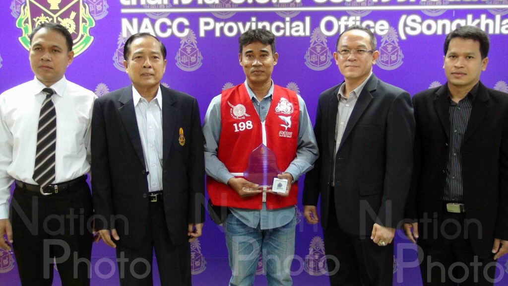 มอบโล่-เข็มเชิดชูเกียรติ ให้ วินน้ำใจงาม