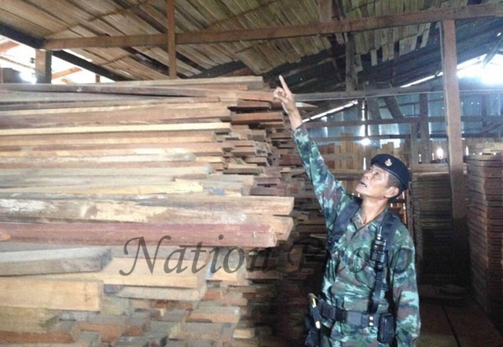 ทหารขยายผล ยึดบานประตูไม้สัก 1,000 บาน ทหารขยายผล ยึดบานประตูไม้สัก 1,000 บาน