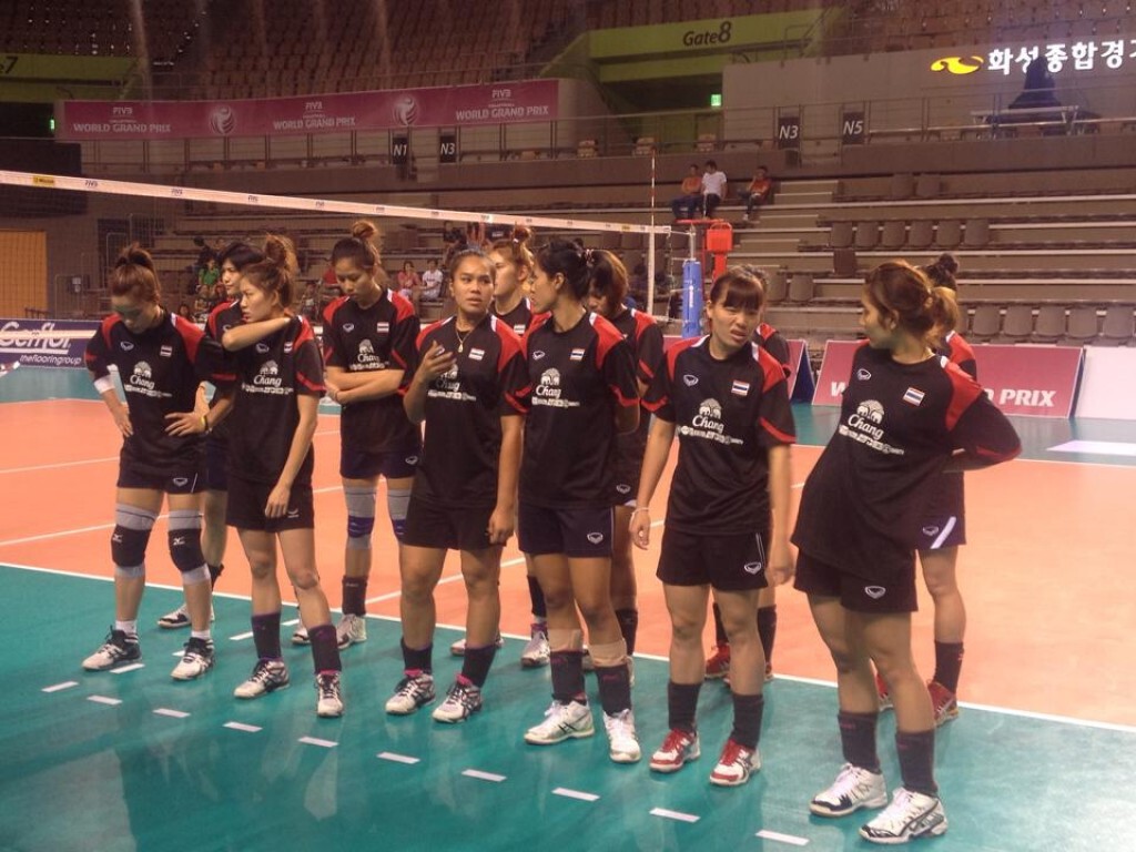 โค้ชอ๊อต วาง 6 ผู้เล่นประเดิมตบสาวพลังโสม ยิงสดบ่าย 2 โมงวันนี้
